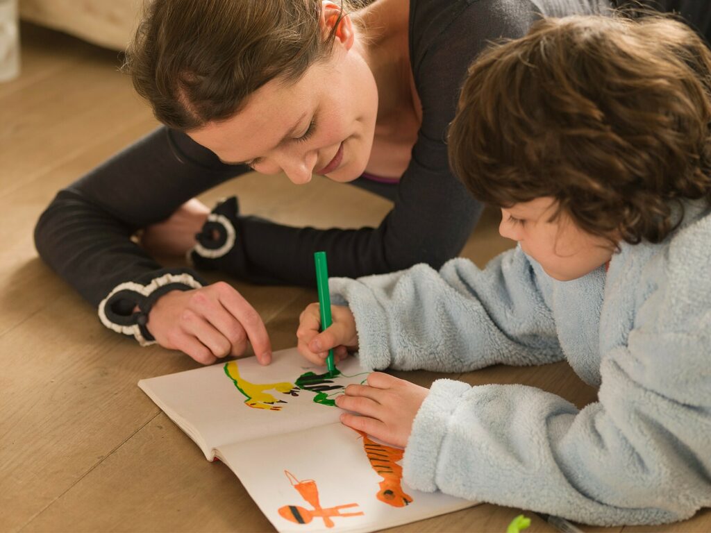 como incentivar a criança a desenhar