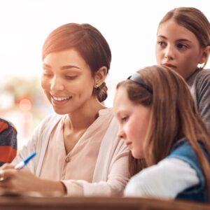 Conheça diferentes formas de ajudar na alfabetização infantil