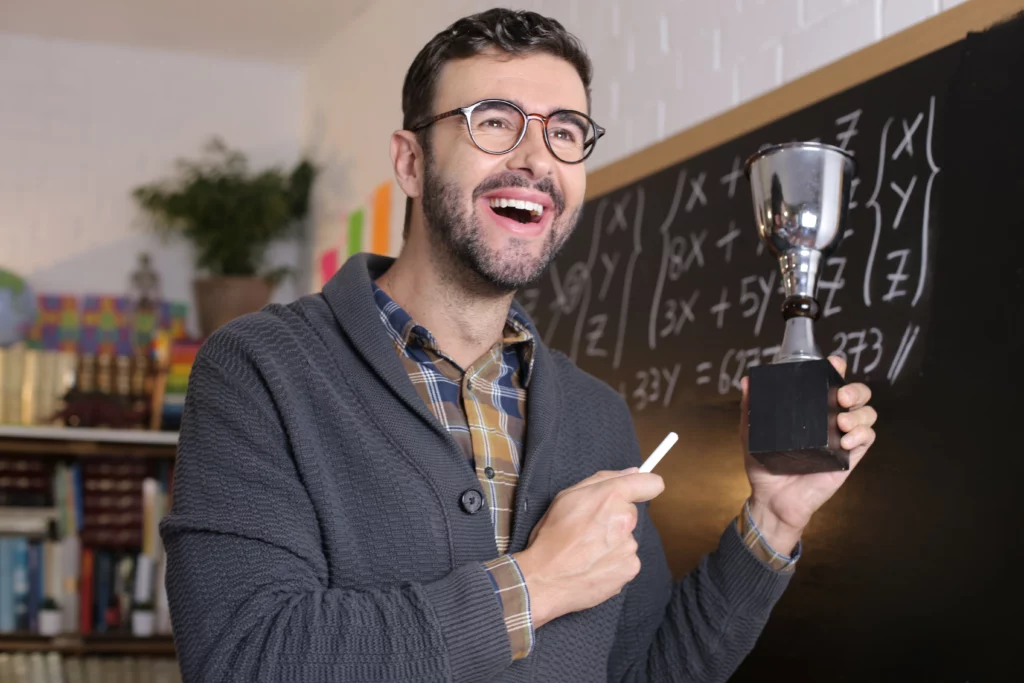professor ganhando prêmio