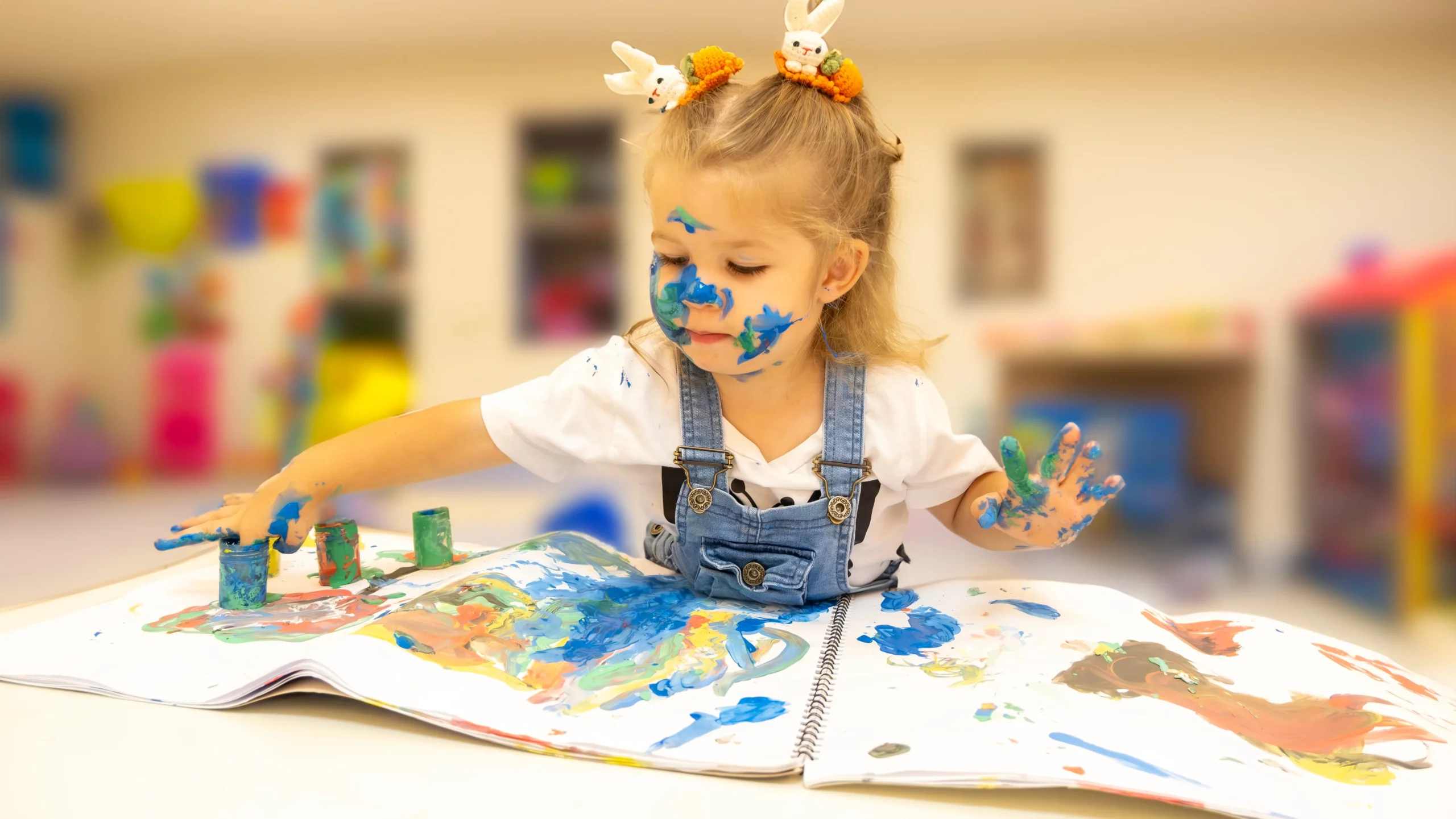 Como a arte transforma a infância: emoção, criatividade e vínculos em casa