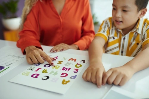 como ensinar a acriança a ler