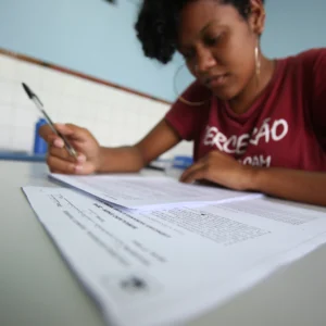 ESTRATÉGIAS E TÉCNICAS DE LEITURA