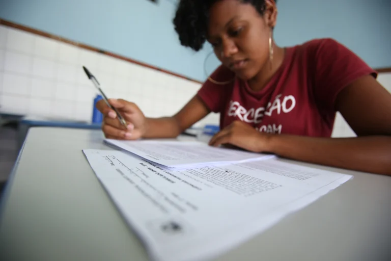 ESTRATÉGIAS E TÉCNICAS DE LEITURA